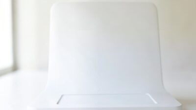 Cultivating a Digital Minimalist Lifestyle for Enhanced Focus and Productivity