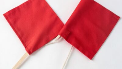 Identifying Red Flags & Setting Boundaries on First Dates: A Guide for Modern Romance