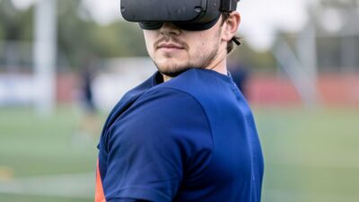 The Revolutionary Impact of Virtual Reality on Football Training in 2026