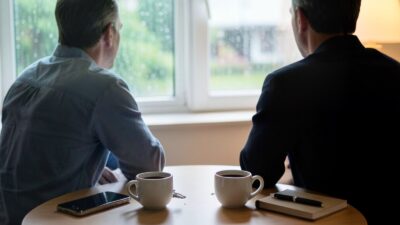 What to Do When Suspecting Infidelity on a First Date: Practical Steps for Navigating Potential Red Flags